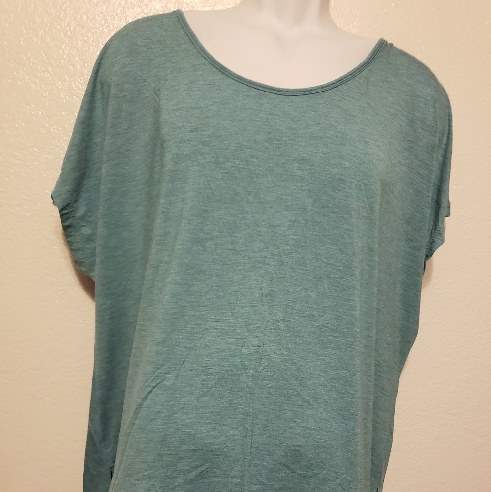 Sharp Active top